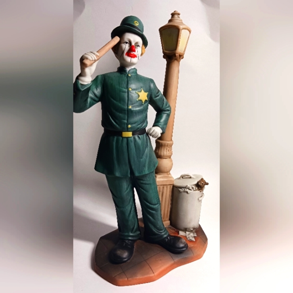1985 Limited edition 1731 of 7500 Famous American Clowns. Flambro.